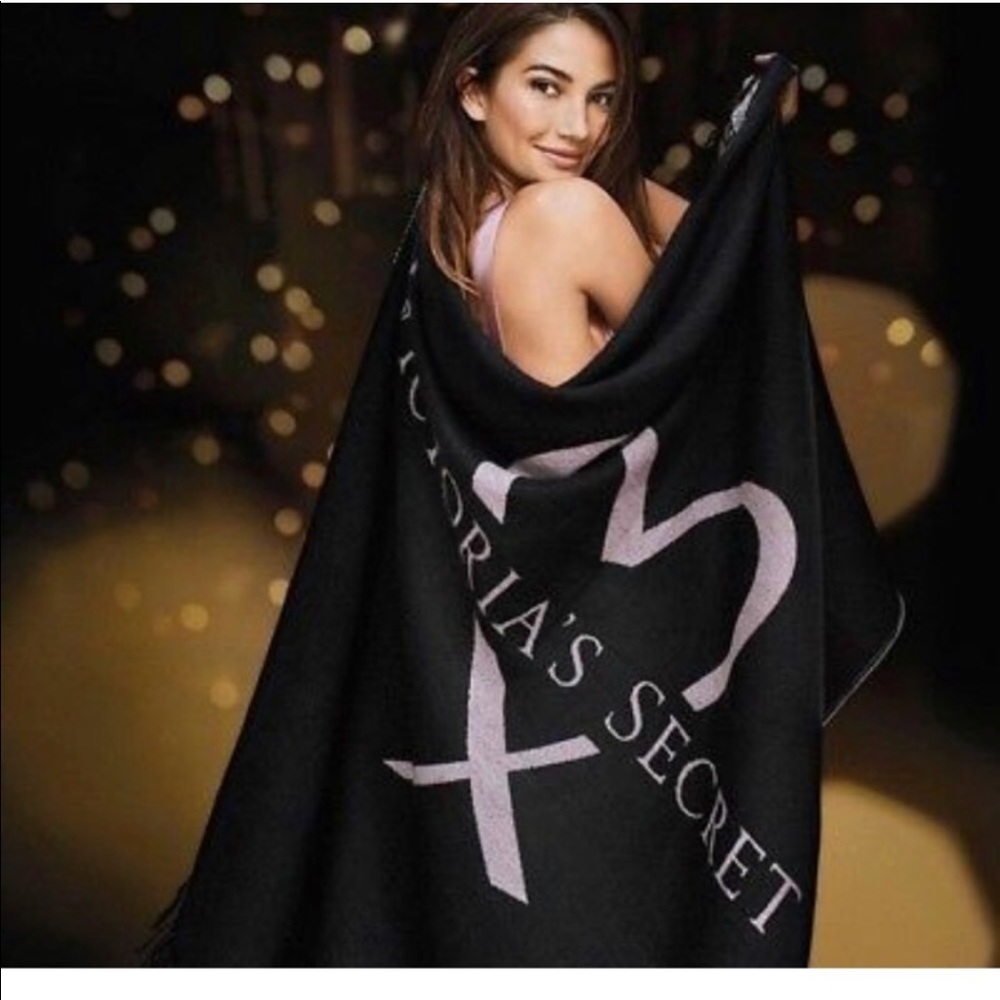 NWT VS limited edition cozy black blanket